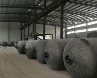 搪瓷蒸馏釜生产现场