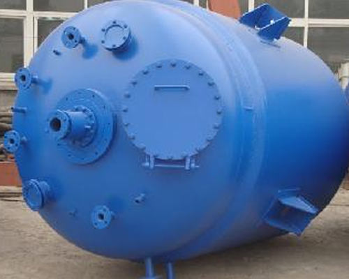 搪瓷蒸馏釜生产现场(图1)