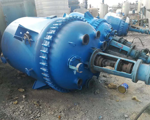 搪瓷反应釜生产现场(图1)